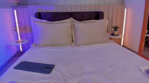 Naisha Ford online show from November 16, 2025, 12:49 am