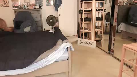 nakedmonkey online show from May 10, 2026, 1:11 am
