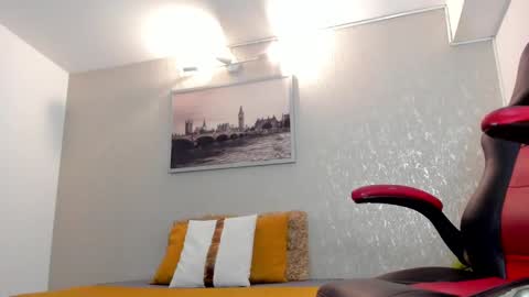   online show from November 21, 2025, 7:56 pm