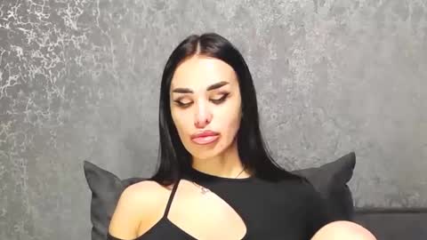 Lady online show from April 1, 2026, 7:00 pm