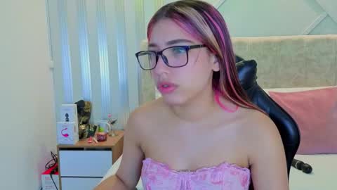 nami_sweet_ online show from October 20, 2025, 2:39 pm