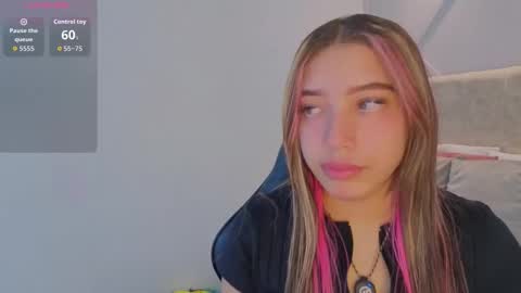 nami_sweet_ online show from November 18, 2025, 11:36 am