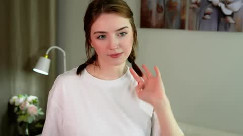 Kiana online show from April 20, 2026, 7:44 am