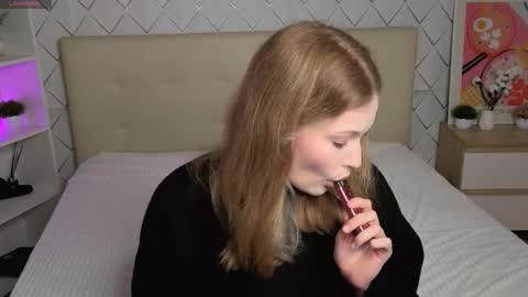 Snapshot of nanami_v02 chatting on September 26, 2025, 2:43 pm Maeve online show from September 26, 2025, 2:43 pm