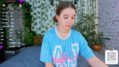 Luna online show from March 8, 2025, 3:35 pm