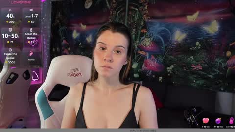 Snapshot of nansycharm chatting on December 10, 2024, 8:19 am NansyCharm online show from December 10, 2024, 8:19 am