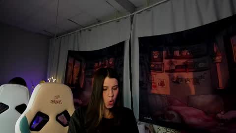 Snapshot of nansycharm chatting on February 18, 2025, 9:43 am NansyCharm online show from February 18, 2025, 9:43 am