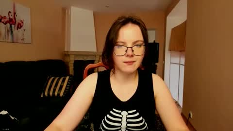 naomi_di online show from June 3, 2026, 5:10 am