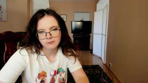 Snapshot of naomi_di chatting on June 12, 2026, 9:41 am naomi_di online show from June 12, 2026, 9:41 am
