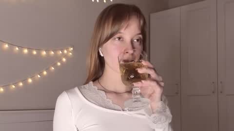 Snapshot of naomi_oops chatting on March 3, 2026, 7:53 pm Naomi online show from March 3, 2026, 7:53 pm