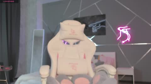 naomi_reiss online show from April 11, 2026, 1:43 am