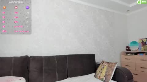 Snapshot of naomi_tara chatting on December 7, 2024, 4:58 pm Naomi online show from December 7, 2024, 4:58 pm