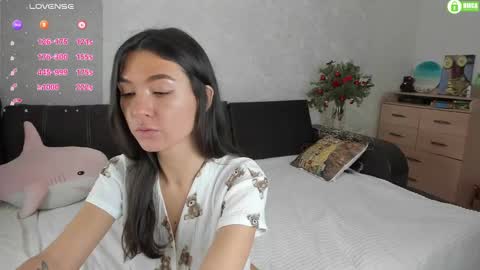 Snapshot of naomi_tara chatting on December 23, 2024, 4:17 pm Naomi online show from December 23, 2024, 4:17 pm