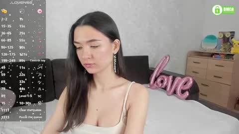 Snapshot of naomi_tara chatting on February 20, 2025, 2:24 pm Naomi online show from February 20, 2025, 2:24 pm