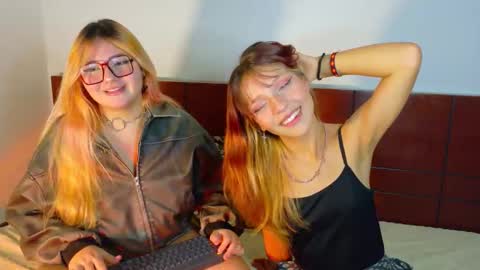 Snapshot of naomiandtsuki chatting on March 22, 2026, 6:50 am Naomi and Tsuki online show from March 22, 2026, 6:50 am