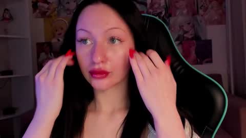 Naomi online show from November 18, 2025, 5:12 am