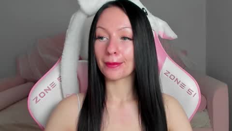 Naomi online show from November 28, 2025, 5:32 am