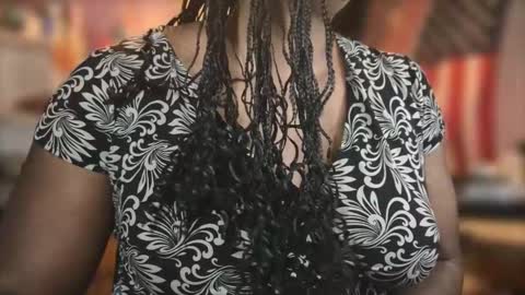 Naomi online show from November 11, 2025, 8:36 am