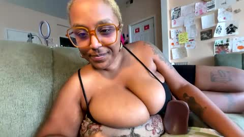 Naomigiirl6 online show from February 7, 2025, 6:34 pm