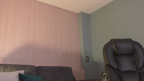 Naomi online show from January 10, 2025, 3:06 pm