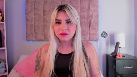 Snapshot of naomisanz_ chatting on February 19, 2026, 7:48 am Laura online show from February 19, 2026, 7:48 am