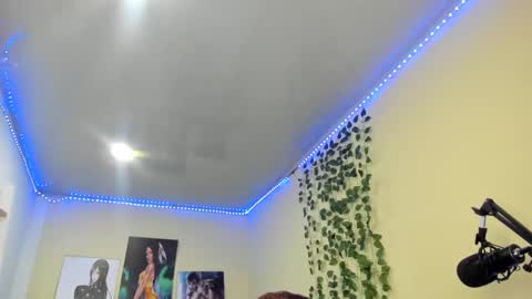 Snapshot of naomy777_ chatting on January 21, 2025, 7:39 pm naomy online show from January 21, 2025, 7:39 pm