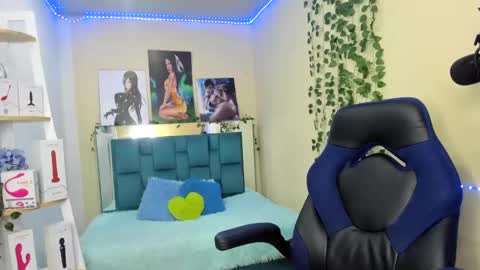 Snapshot of naomy777_ chatting on January 22, 2025, 10:48 pm naomy online show from January 22, 2025, 10:48 pm