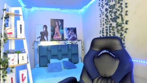 Snapshot of naomy777_ chatting on February 7, 2025, 12:31 am naomy online show from February 7, 2025, 12:31 am