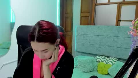 Snapshot of naomy777_ chatting on September 25, 2025, 7:34 am naomy online show from September 25, 2025, 7:34 am
