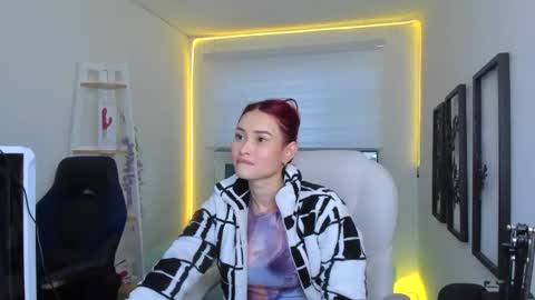 Snapshot of naomy777_ chatting on October 19, 2025, 11:00 am naomy online show from October 19, 2025, 11:00 am