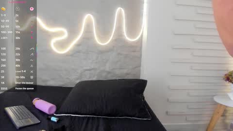 I am Naomy online show from November 8, 2025, 7:01 pm