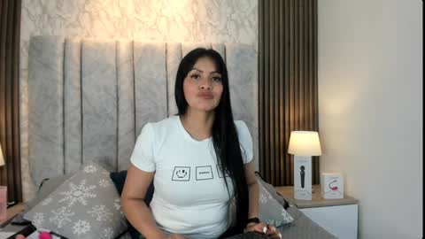 Snapshot of naomy_smithx chatting on January 15, 2025, 7:23 pm Naomy Smith online show from January 15, 2025, 7:23 pm