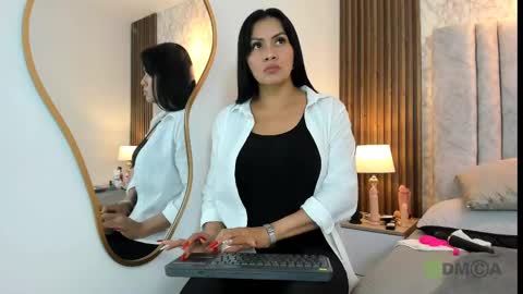 Snapshot of naomy_smithx chatting on March 1, 2025, 6:43 pm Naomy Smith online show from March 1, 2025, 6:43 pm