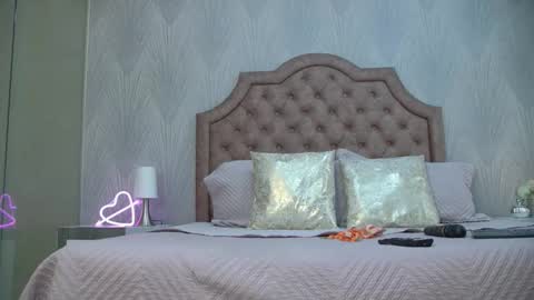 Naomi Brand online show from September 24, 2025, 10:29 am