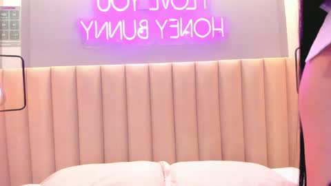 Naomy  online show from October 15, 2025, 9:48 pm