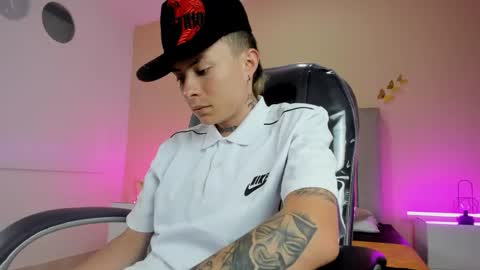 Snapshot of nascary_fox chatting on April 17, 2026, 1:03 pm Nascary Fox online show from April 17, 2026, 1:03 pm