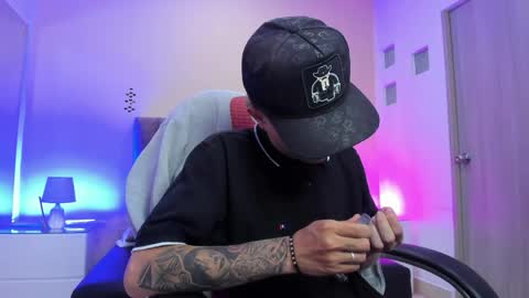 Snapshot of nascary_fox chatting on April 19, 2026, 1:10 pm Nascary Fox online show from April 19, 2026, 1:10 pm