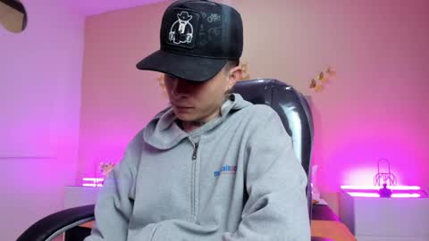 Snapshot of nascary_fox chatting on April 20, 2026, 12:19 pm Nascary Fox online show from April 20, 2026, 12:19 pm