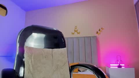 Snapshot of nascary_fox chatting on April 24, 2026, 1:46 pm Nascary Fox online show from April 24, 2026, 1:46 pm