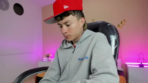 Snapshot of nascary_fox chatting on April 27, 2026, 11:52 am Nascary Fox online show from April 27, 2026, 11:52 am