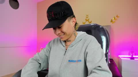 Snapshot of nascary_fox chatting on April 28, 2026, 11:37 am Nascary Fox online show from April 28, 2026, 11:37 am