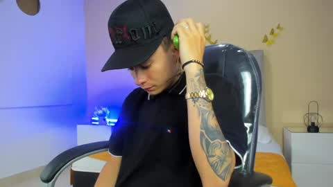 Snapshot of nascary_fox chatting on April 29, 2026, 12:09 pm Nascary Fox online show from April 29, 2026, 12:09 pm
