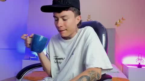 Snapshot of nascary_fox chatting on May 5, 2026, 12:02 pm Nascary Fox online show from May 5, 2026, 12:02 pm