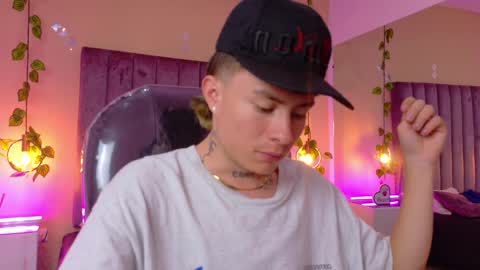 Snapshot of nascary_fox chatting on May 26, 2026, 12:23 pm Nascary Fox online show from May 26, 2026, 12:23 pm