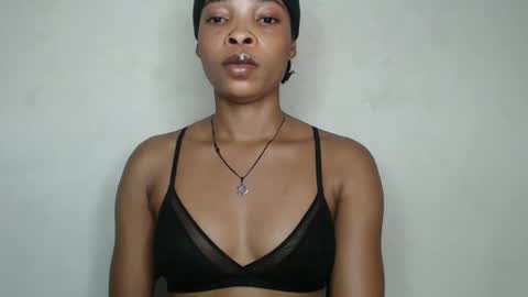 bella online show from November 7, 2025, 8:31 pm