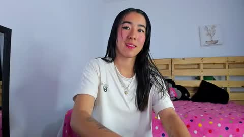 Snapshot of natalia54_ chatting on October 1, 2025, 1:33 am NATI online show from October 1, 2025, 1:33 am