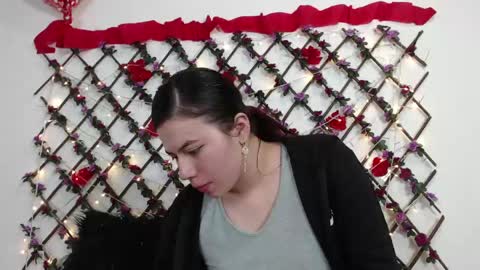 Natalia Walker online show from April 17, 2026, 5:38 pm