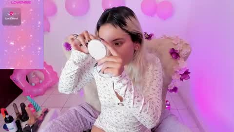 Nataliua Henao online show from November 11, 2025, 3:45 pm