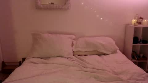 Natalie Six online show from September 11, 2025, 6:46 am