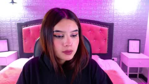 natalie  online show from September 22, 2025, 2:57 am